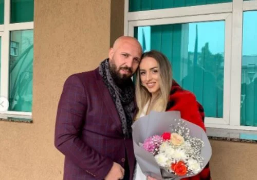 Aida couronne son mariage, a des mots pour Naser