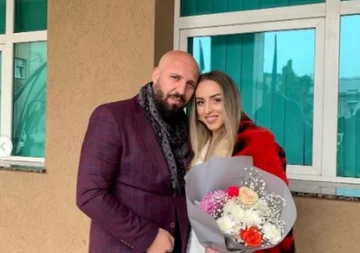 Aida couronne son mariage, a des mots pour Naser