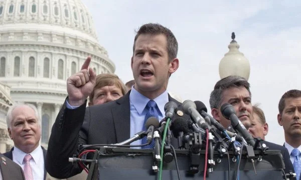 Republican conventioner seeks to evacuate Trump from Oval Office