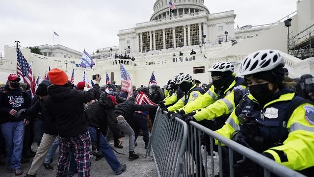 FBI wants help from citizens to capture the people who attacked the U.S. Congress.