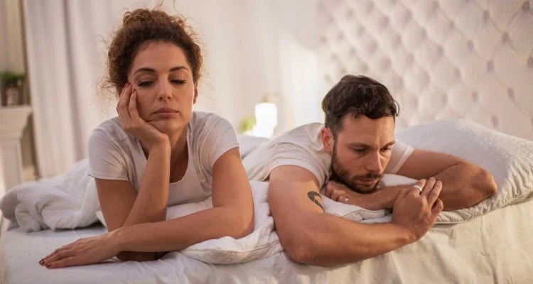 Çiftet që jetojnë bashkë përpara se të martohen kanë një problem me jetën e tyre seksuale