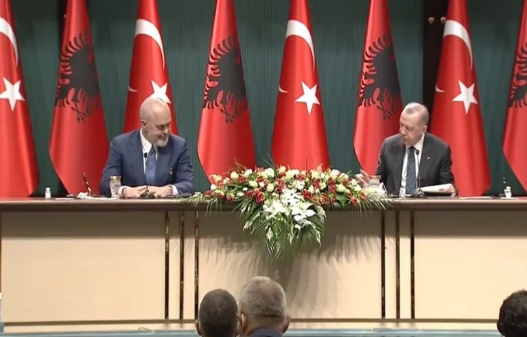Erdogan Rama: Los albaneses son nuestros hermanos