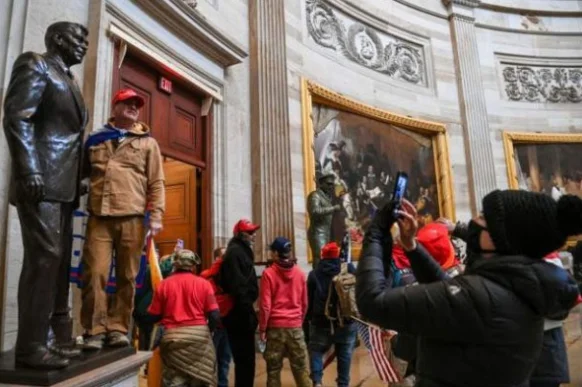 Protesters begin withdrawing from Congress building