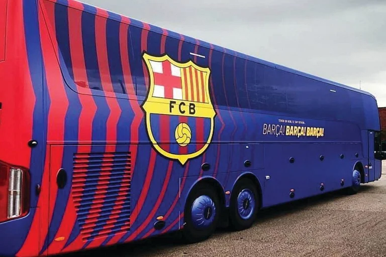 Barcelone en crise profonde: Le club n'a pas d'argent pour un avion, il a voyagé en bus.