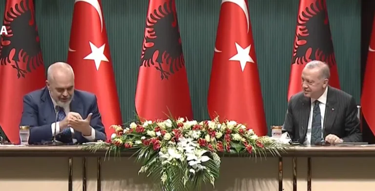 Rama gives HINAulimaum '% Erdogan for the construction of the hospital in Fier until April 7th: Isla holding it