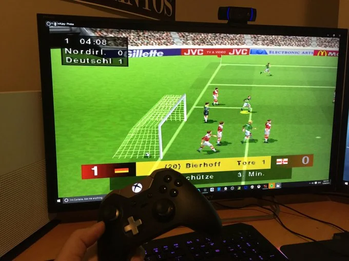 Esto también sucede: El joven salta del balcón después de perder a la FIFA