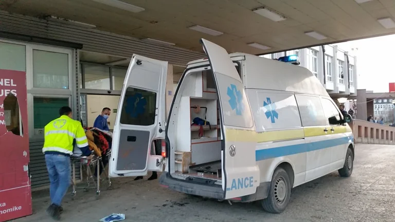Heart: Treating the wounded at Ferizaj, maximum level we're near every patient