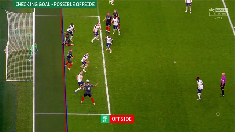 0 millimeter accuracy of the V Notes the knee in an out-of-the-game position and cancels the goal at the Tottenham bottomford game
