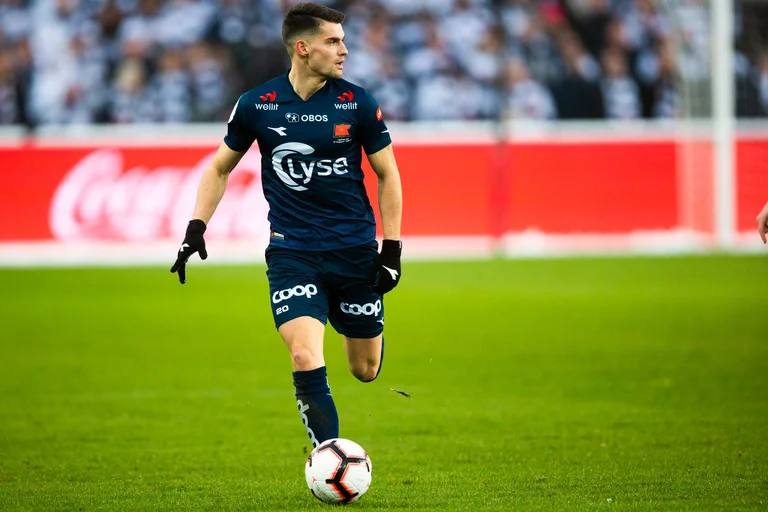 Championnats de Russie Ajout au footballeur du Kosovo