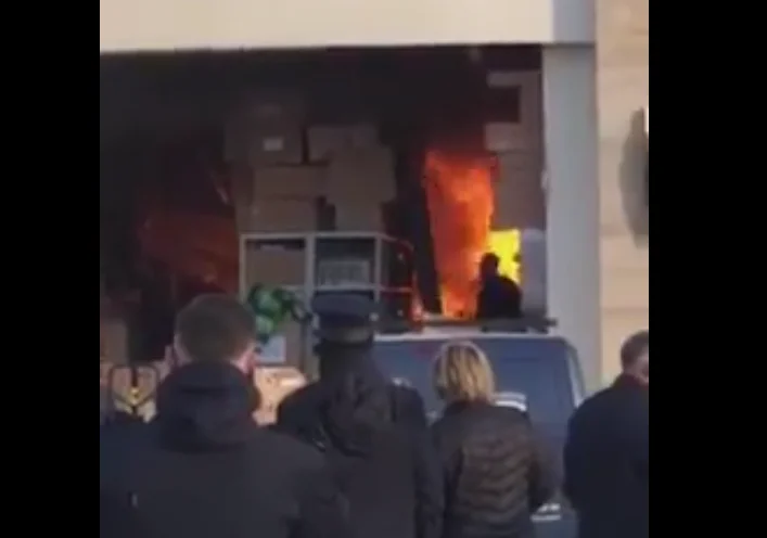 Las personas fuera del bar también resultaron heridas por la explosión en Ferizaj