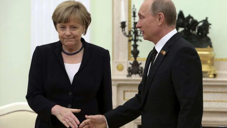L'opportunité d'un vaccin commun contre COVID-19, rassemble Poutine et Merkel
