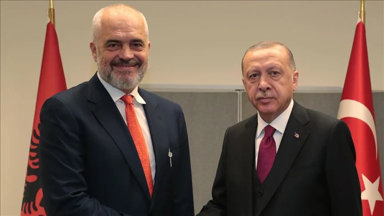 Erdogan invita a Rama a visitar Turquía
