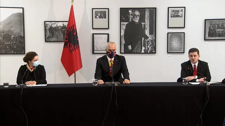 Rama: Gail fu gravemente colpito e processato, ma succedette.