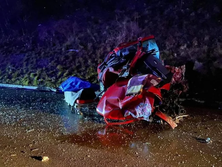 A view of the serious accident in Arllat where one person died and 7 others were injured