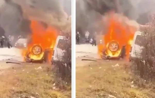 Cline: Autos nach dem Unfall rollen und in Feuer verwickelt sind, zwei Menschen sind schwer verletzt