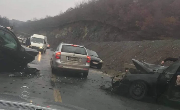 Cinco heridos en el accidente de Gjakova