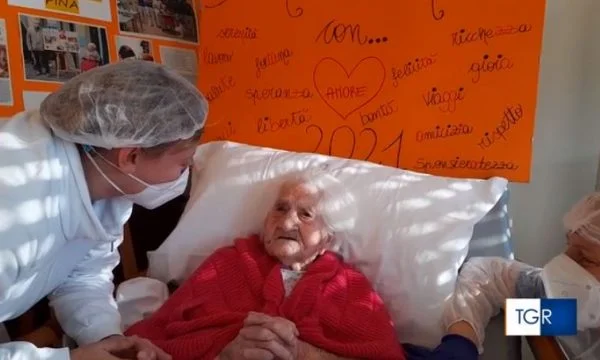 106 años de edad supera a COVID-19: Tener un buen año.