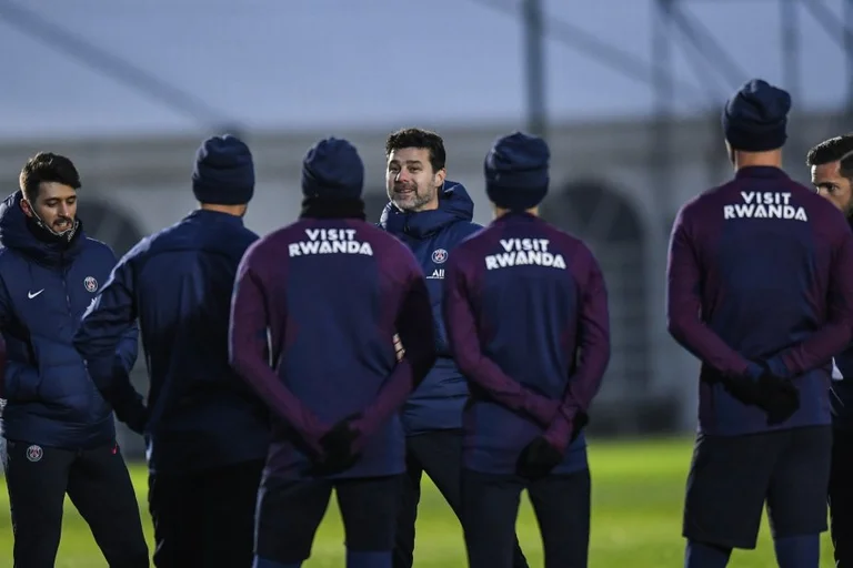 Pochetino tiene il suo primo allenatore come Paris Saint-Germain