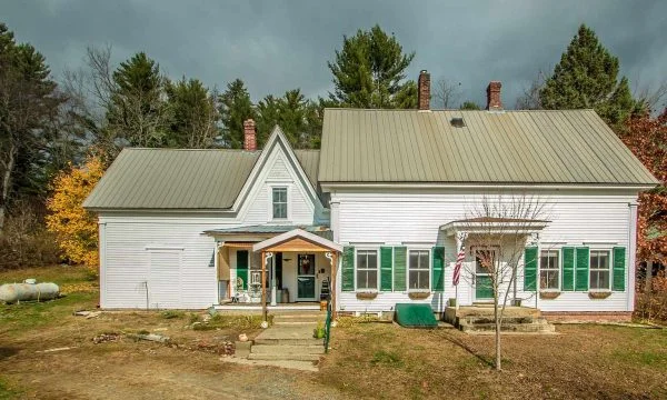 The beautiful house goes on sale from outside, but with a view and a past of “the” inside