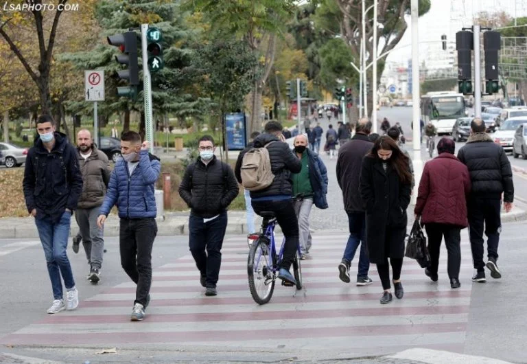 Albanian doctor: We are many months away from control of pandemic, I disagree with Tirana's 50% immunity.