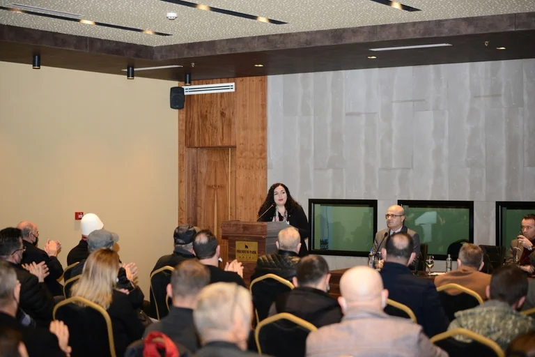 What are the names of those who support Vjosa Osmani and Haxhi Avdyli?
