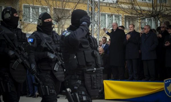 Hoxhaj verspricht Lohnerhöhungen für die Kosovo Polizei