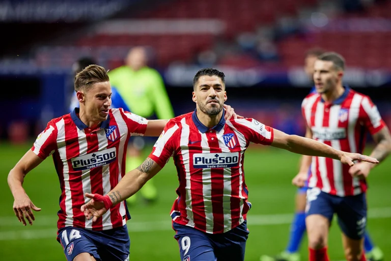 Atlético derrota a Getafen, sigue siendo líder de La Liga