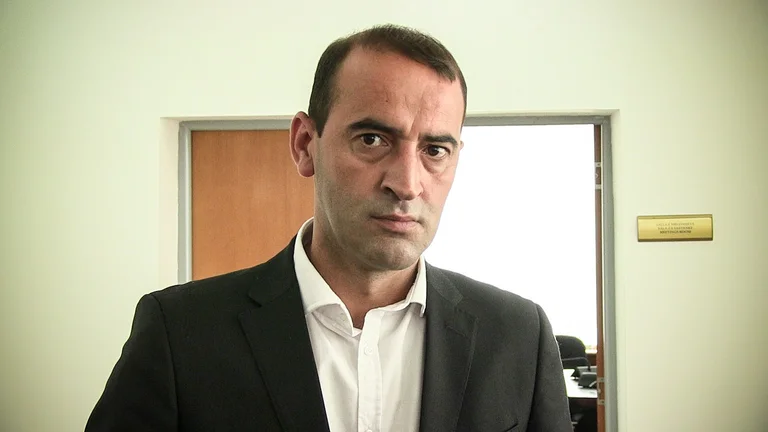 Daut Haradinaj: S’është vepër penale nëse e gjuajmë me verë të kuqe në fytyrë Kurtin