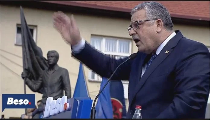 D'Agim Veliu et Albin Kurti et Ismet Munish: Le palpitant 2020 téléchargements