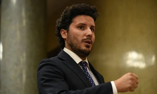 L'ambasciatore Montenegrin Abazovic è arrestato: Non c'è invulnerabile!