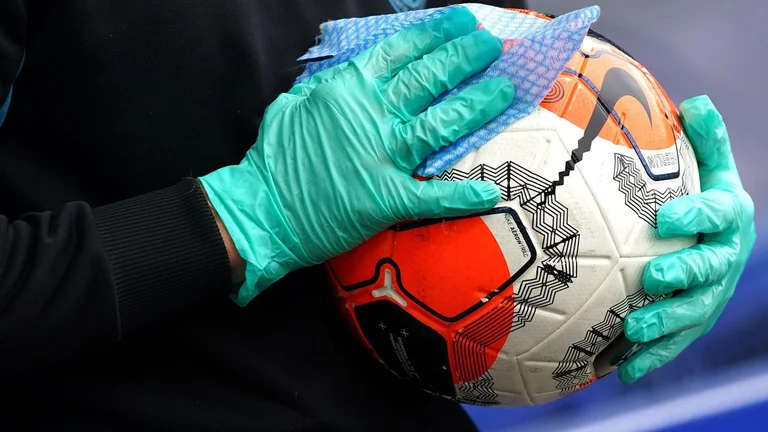 Premier League può essere sospesa per due settimane