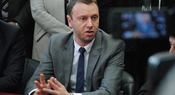Abrashi – VV’së: Avokuesit e bashkimit kombëtar u larguan me Shqipërinë, u afruan me fqinjët tjerë