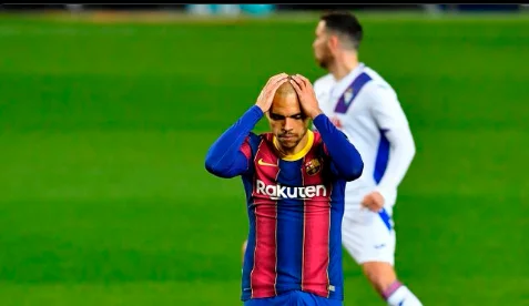 I can't believe this is Braithwaite's reaction after he lost the penalty.