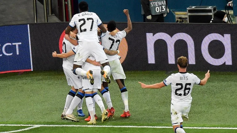 Belgium with rigorous rules: The yellow card and the fine who act after the goal stop group hugs