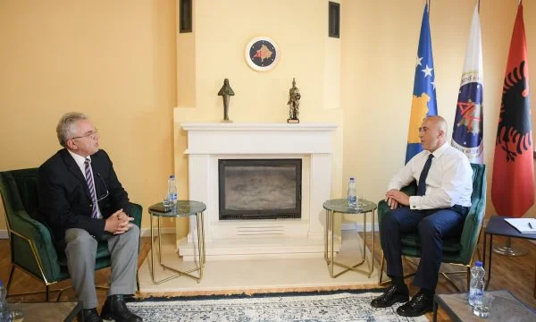 Mustaf Bajrami olvida que era parte de AAK, dice VV es su primera fiesta