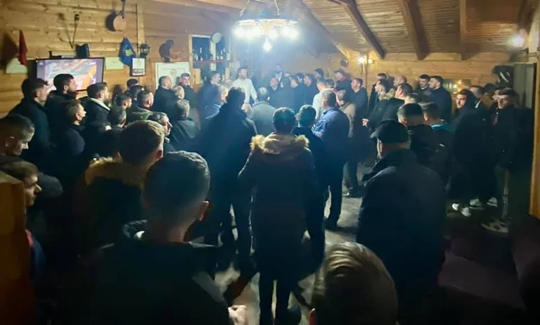 Fêtes de temps en temps de la pandémie, Arba Abashi publie des photos de LDK) supporters