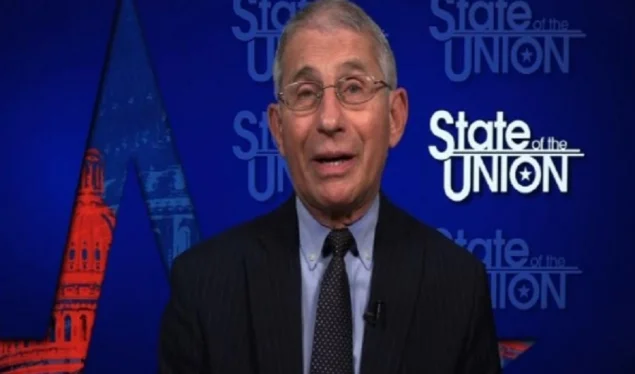 Fauci montre quand la vaccination massive peut commencer aux États-Unis.