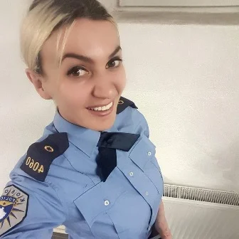 Es el policía más hermoso de Kosovo