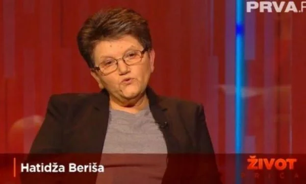 Hommage militaire Berisha dit que le Kosovo est seulement la Serbie