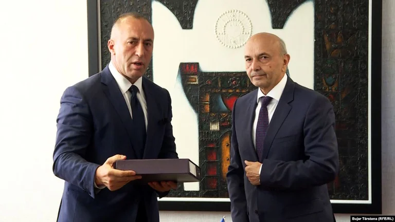 Isa Mustafa explique pourquoi ils ont été visités par le député AAK