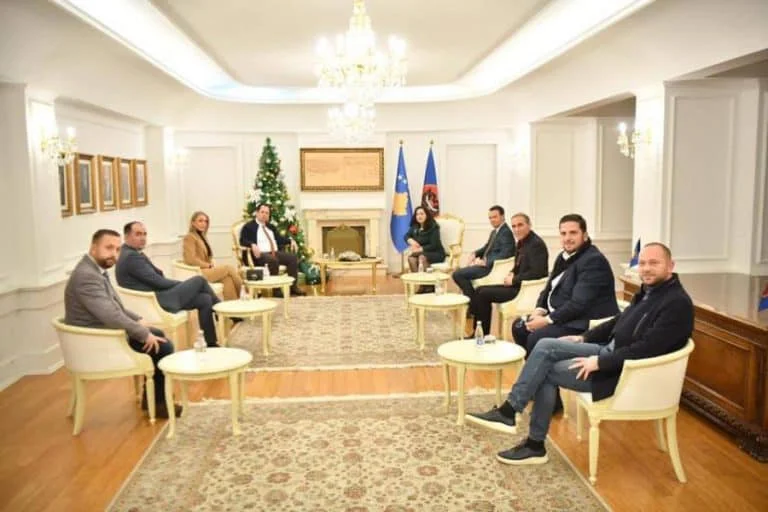 Hoti: Thaci usò come Osman l'ufficio del Presidente, le società civili avrebbero fatto cene