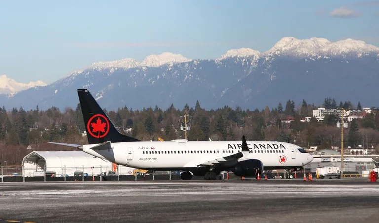 Boeing 737 Max has trouble again, makes urgent US landings