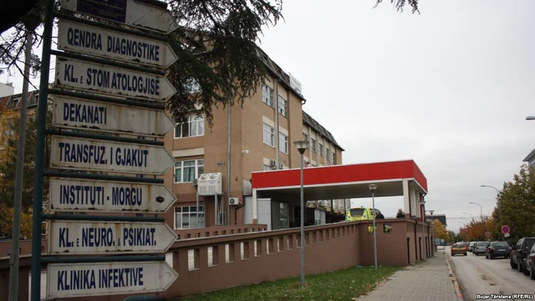 HORROR: Mjekët në QKUK të shqetësuar, disa klinika nuk janë dezinfektuar fare