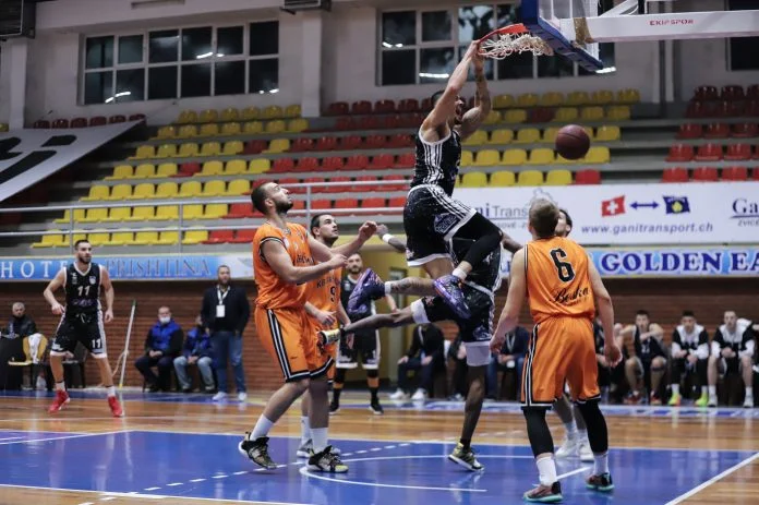 10a semana MVP esparce en baloncesto Superleague