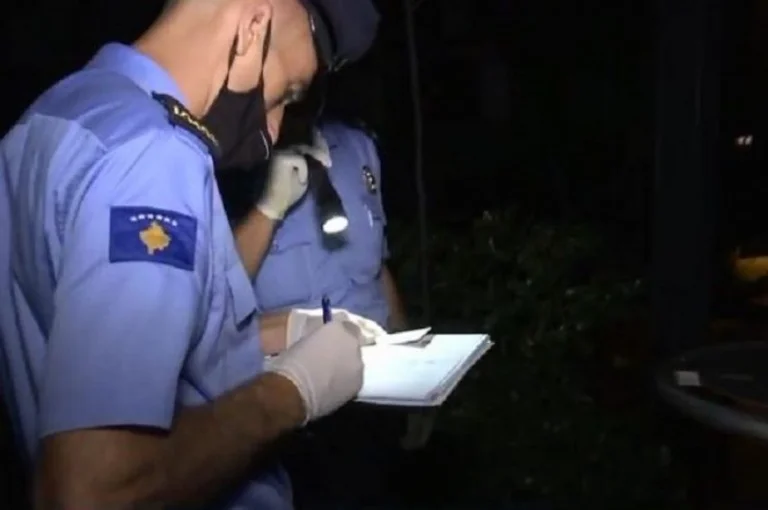 It requires that all police officers receive additional 100 euros a month, regardless of whether they work on the ground