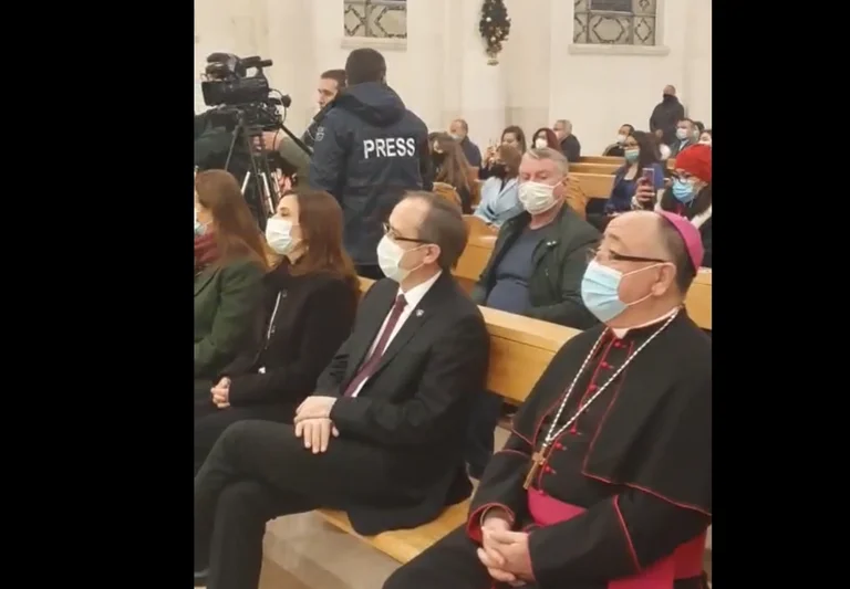 Christmas Mass begins, Prime Minister Hoti attends