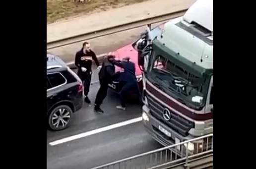 Three cars in Pristina, drivers go outside to focus their scores