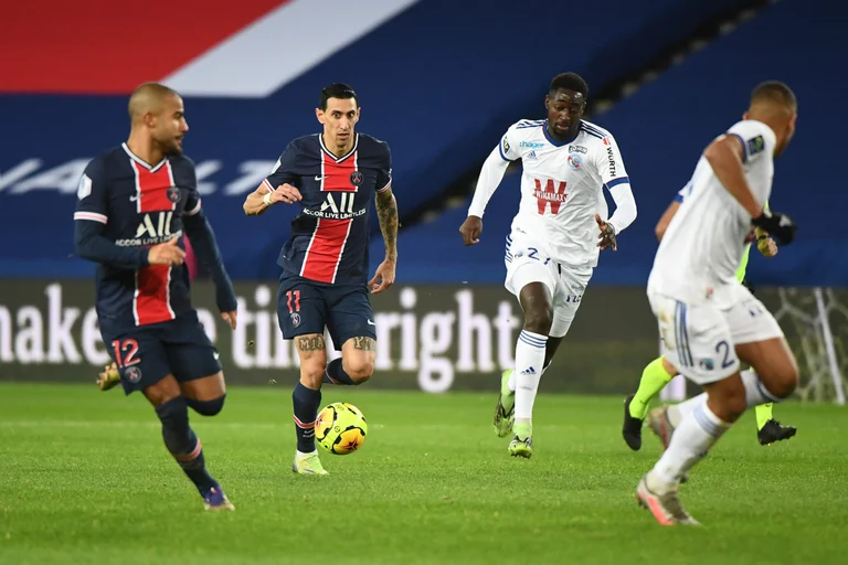 PSG triunfa fuertemente contra Estrasburgo