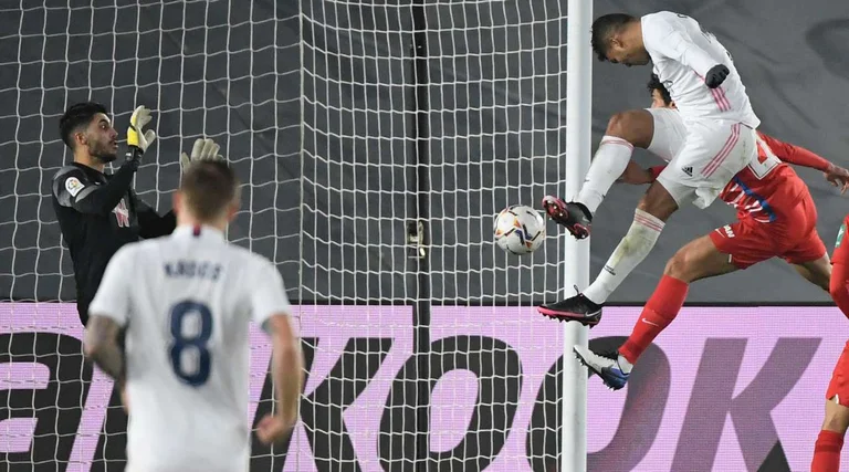 Le Real Madrid continue le combat pour la tête de table : victoire de la 6ème rangée de Grenade gauche