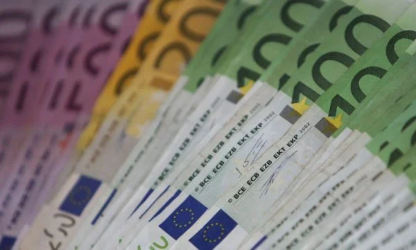 Attendre 300 euros